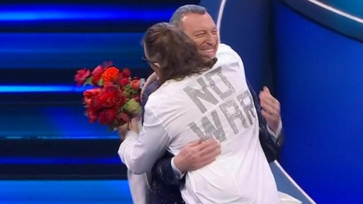 Sanremo un po’ rock un po’musicarello, con troppi fiori recisi inutilmente - Foto- agenzia Dire