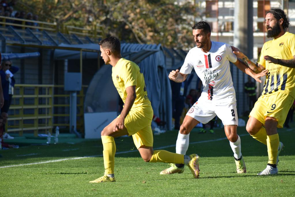 Immagine in evidenza: Alessandro Garattoni in azione durante Viterbese-Foggia (Serie C 22/23) - crediti: foto di Luigia Spinelli