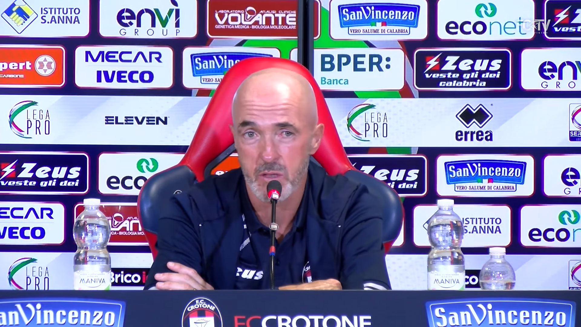 Immagine in evidenza: il tecnico del Crotone, Franco Lerda - crediti foto: screenshot dalla conferenza stampa pregara col Foggia, pubblicata sul canale YouTube ufficiale dei rossoblù