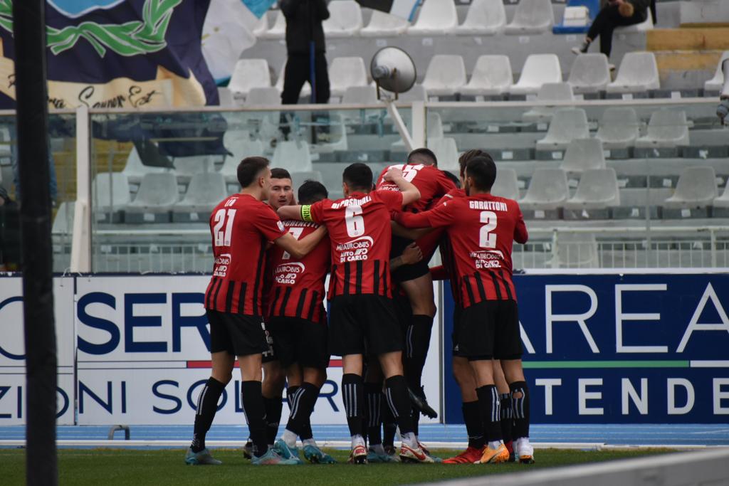 Immagine in evidenza: uno scatto di Pescara-Foggia (Serie C - girone C 22/23) - crediti: foto di Luigia Spinelli (RIPRODUZIONE RISERVATA)