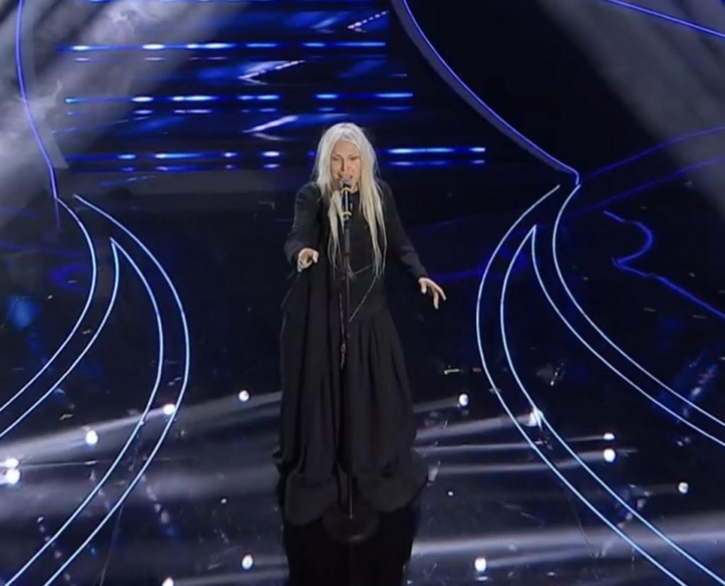 Festival di Sanremo degli abiti neri e lamè, Chiara Ferragni vera rivelazione