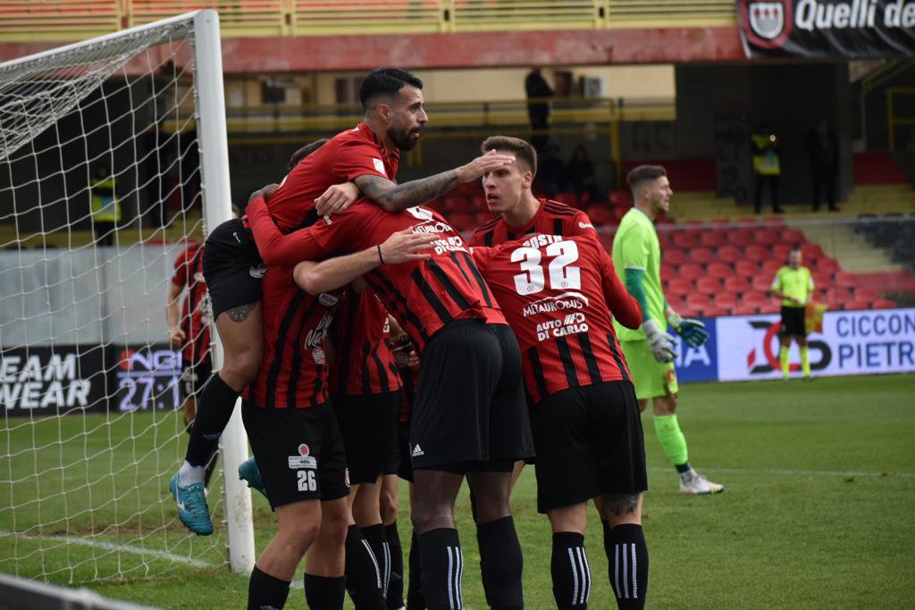 Immagine in evidenza: uno scatto di Foggia-Potenza (Serie C - girone C 22/23) - crediti: foto di Luigia Spinelli (RIPRODUZIONE RISERVATA)
