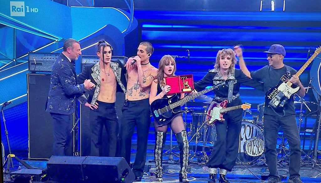 Sanremo un po’ rock un po’musicarello, con troppi fiori recisi inutilmente