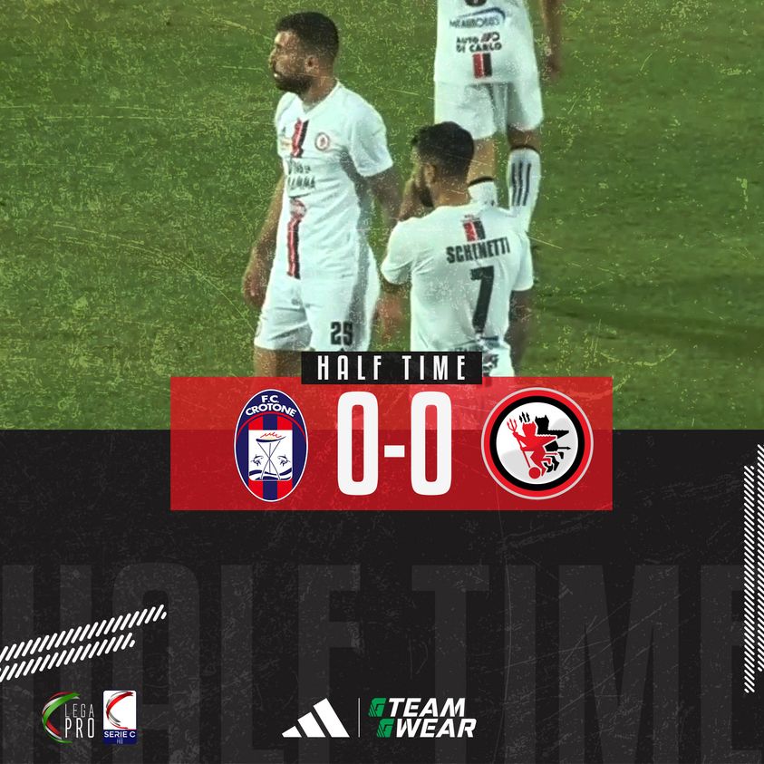 Immagine in evidenza: Crotone-Foggia 0-0 all'intervallo - crediti foto: pagina ufficiale Facebook Calcio Foggia 1920