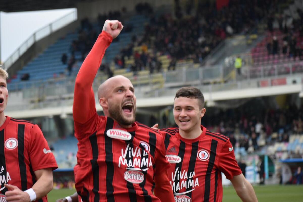 Avellino-Foggia, il pronostico di voi tifosi: vincerà... - Immagine in evidenza: uno scatto di Foggia-Juve Stabia (Serie C - girone C 22/23) - crediti: foto di Luigia Spinelli (RIPRODUZIONE RISERVATA)