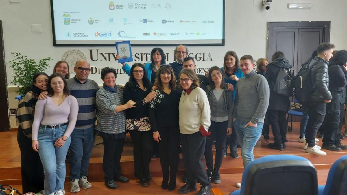 I fiori blu sbocciano al Policlinico Riuniti di Foggia, donati 14 volumi - 