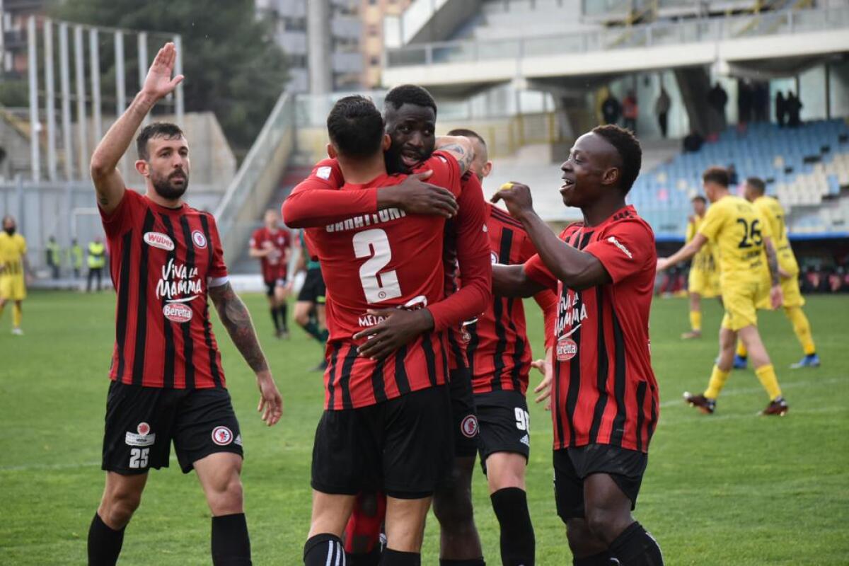 Foggia, i ragazzi sotto le curve a fine partita (VIDEO) - Immagine in evidenza: uno scatto di Foggia-Viterbese (Serie C - girone C 22/23) - crediti: foto di Luigia Spinelli (RIPRODUZIONE RISERVATA)