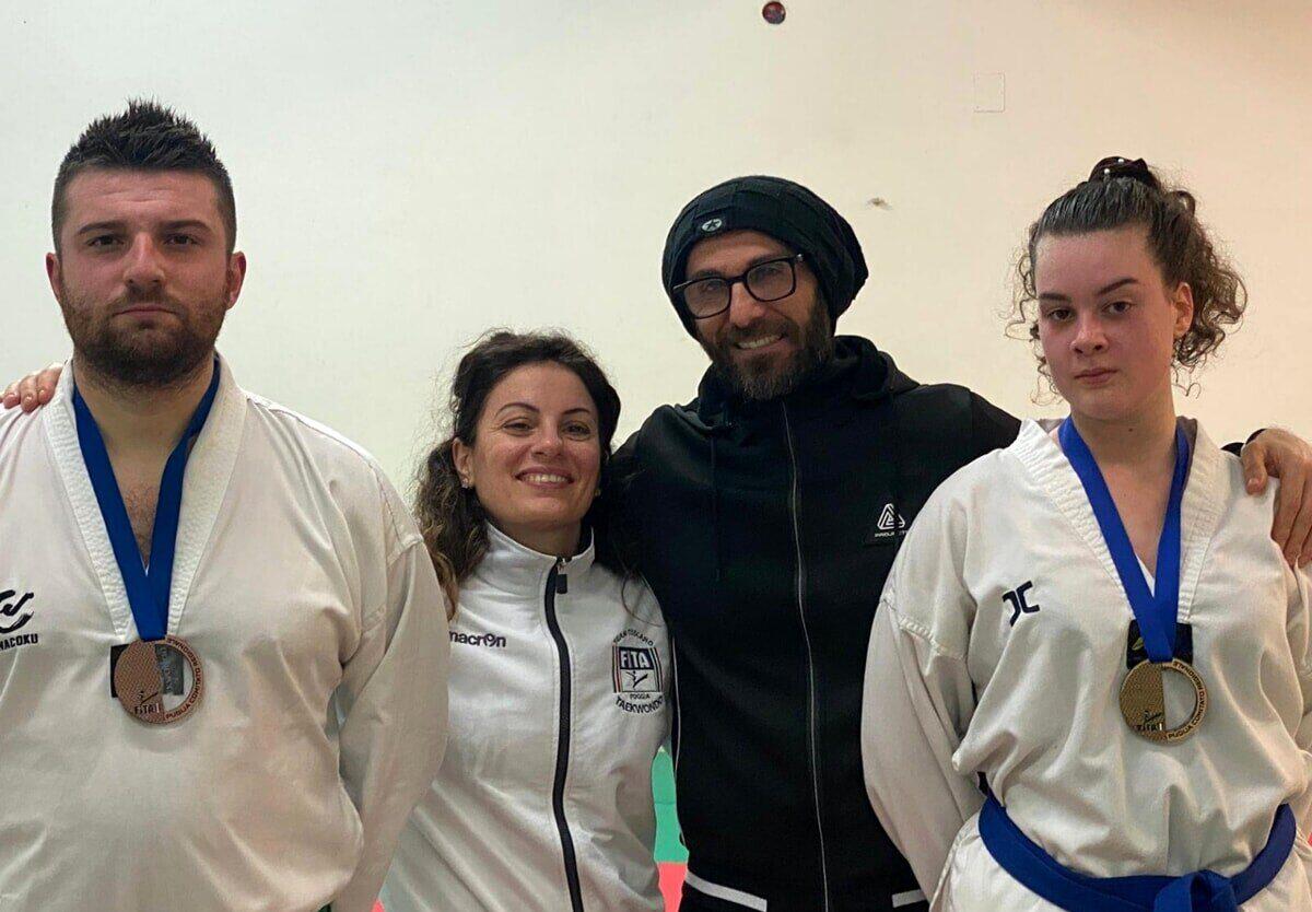 Taekwondo, due medaglie per la foggiana Asd Wu Tao ai campionati interregionali - Gli atleti vincitori Danila Bruno e Francesco D'Angelo e con gli allenatori Annarita De Padova e Raffaele Toscano
