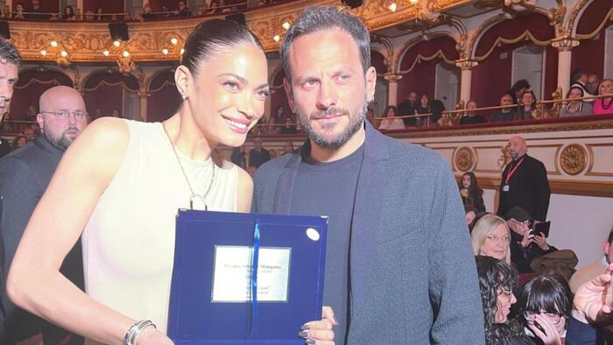 Elodie premiata al Bif&st di Bari: "Vorrei ritagliare tempo per il cinema" - 