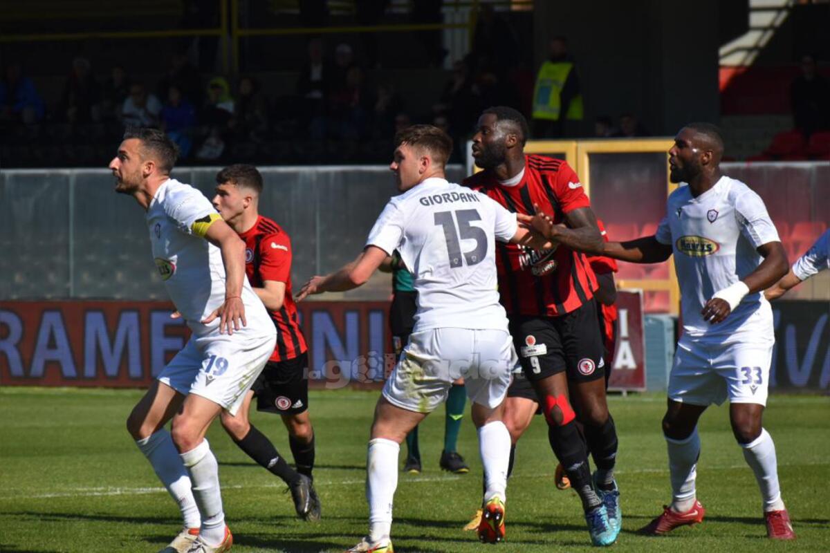 Brutta notizia per il Monterosi, ecco cos'è successo - Immagine in evidenza: uno scatto di Foggia-Monterosi (Serie C - girone C 22/23) - crediti: foto di Luigia Spinelli (RIPRODUZIONE RISERVATA)