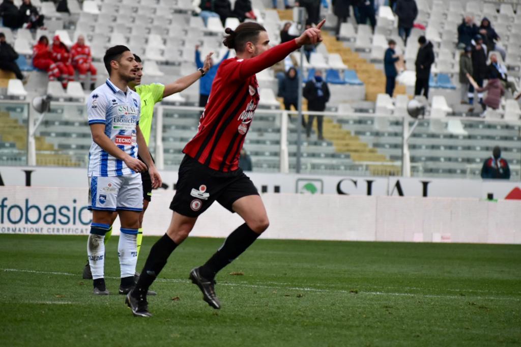 Immagine in evidenza: uno scatto di Pescara-Foggia (Serie C - girone C 22/23) - crediti: foto di Luigia Spinelli (RIPRODUZIONE RISERVATA)