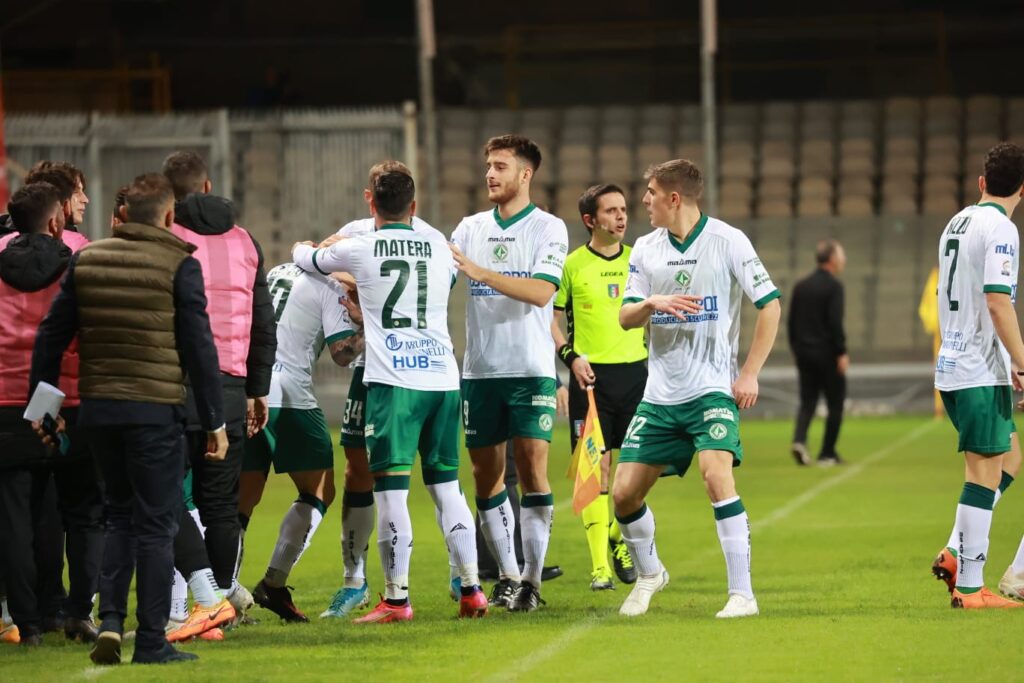 L’esultanza dell’Avellino dopo il gol del pareggio. Crediti: Luigia Spinelli, riproduzione riservata