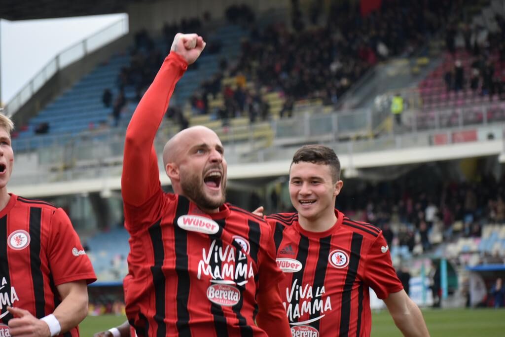 Immagine in evidenza: uno scatto di Foggia-Juve Stabia (Serie C - girone C 22/23) - crediti: foto di Luigia Spinelli (RIPRODUZIONE RISERVATA)