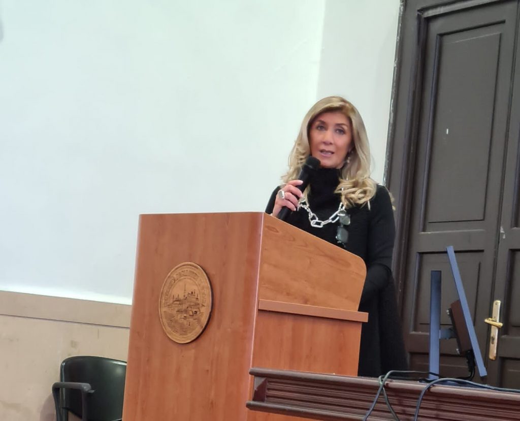 Lucia La Torre, in copertina con Ida Di Masso (Presidente Comitato Pari Opportunità Ordine degli Avvocati) Maria Rosaria Judice (presidente Associazione donne giuriste- sezione Foggia), Irma Conti (presidente nazionale Associazione donne giuriste) e Lorel