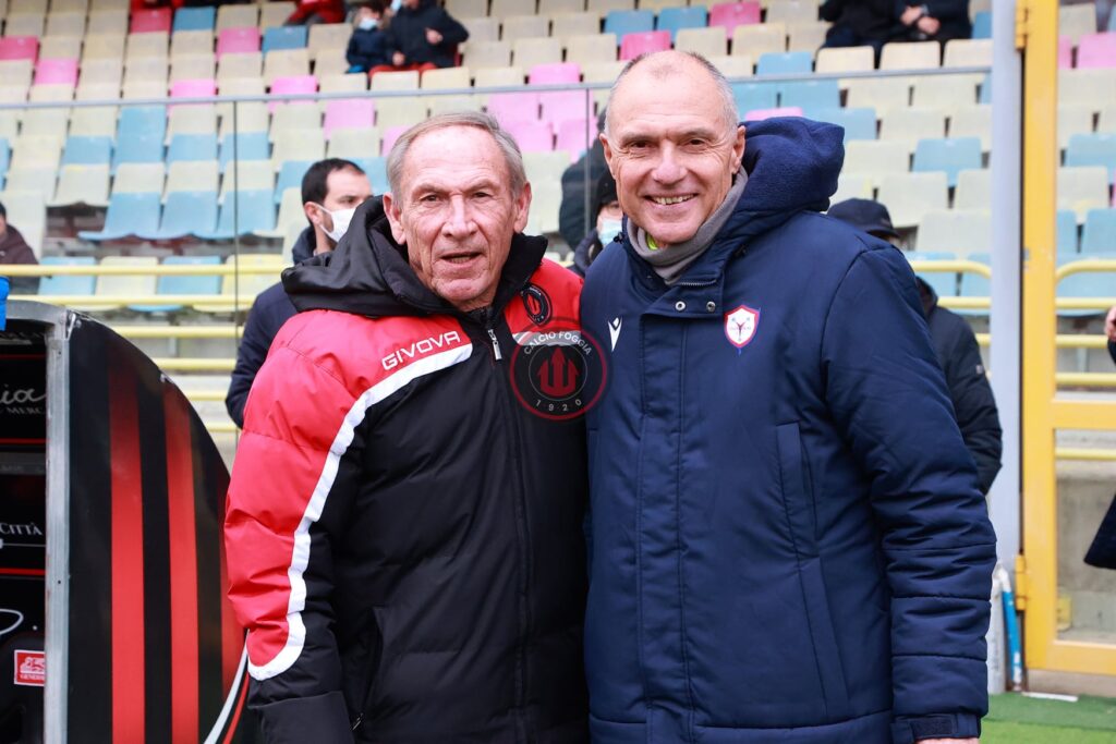 Immagine in evidenza: Zdeněk Zeman e Leonardo Menichini in Foggia-Monterosi 1-1 (Serie C - girone C 21/22) - crediti foto: Federico Antonellis/Calcio Foggia 1920