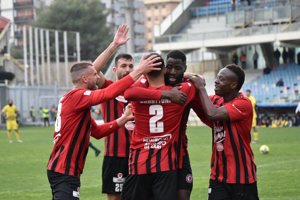 Immagine in evidenza: uno scatto di Foggia-Viterbese (Serie C - girone C 22/23) - crediti: foto di Luigia Spinelli (RIPRODUZIONE RISERVATA)