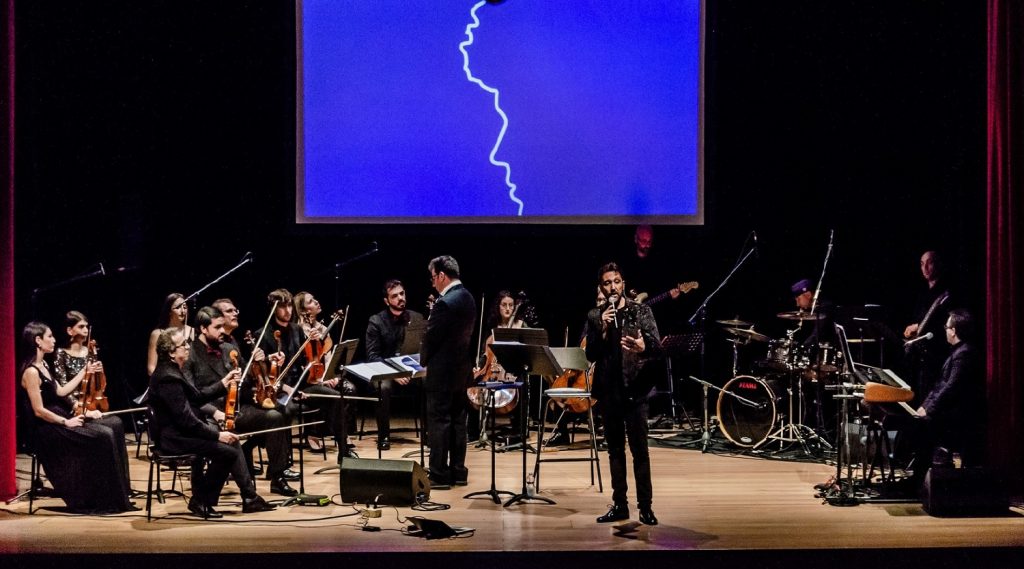 Sold out al Giordano di Foggia per lo spettacolo su Mogol e Battisti, canta Levantaci
