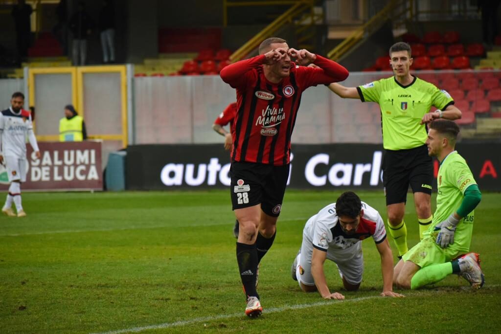 Immagine in evidenza: uno scatto di Foggia-Potenza (Serie C - girone C 22/23) - crediti: foto di Luigia Spinelli (RIPRODUZIONE RISERVATA)