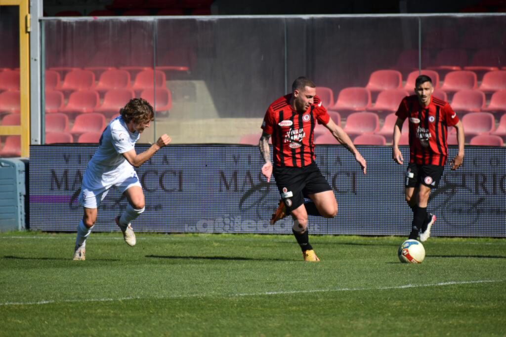 Immagine in evidenza: uno scatto di Foggia-Monterosi (Serie C - girone C 22/23) - crediti: foto di Luigia Spinelli (RIPRODUZIONE RISERVATA)