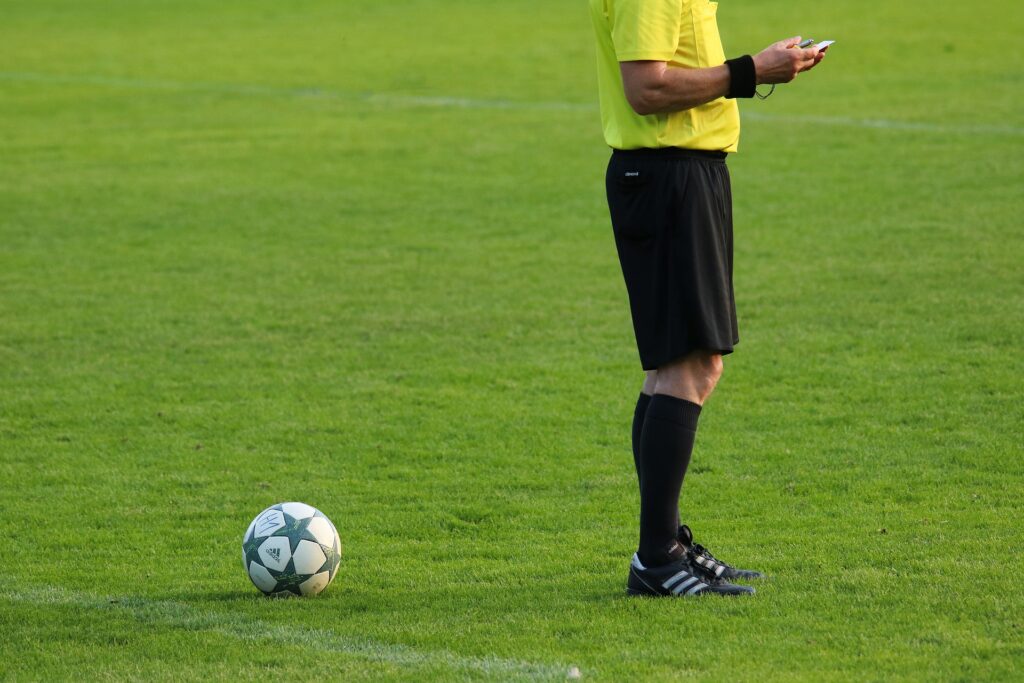 Immagine in evidenza: arbitro - crediti foto: planet_fox/Pixabay
