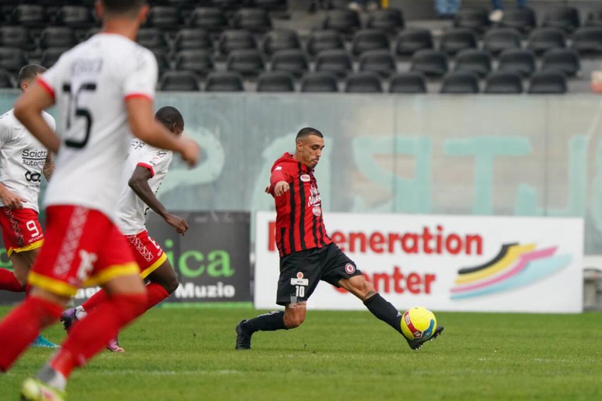Foggia, Peralta: "Ci crediamo? Sì, è chiaro" - Immagine in evidenza: uno scatto di Foggia-ACR Messina 1-0 (Serie C - girone C 22/23) - crediti: foto di Mario Marino (RIPRODUZIONE RISERVATA)
