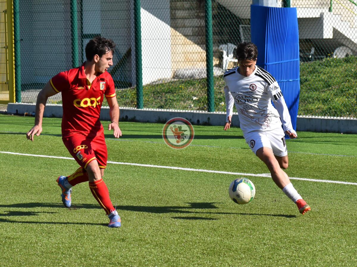Primavera3, inizia il cammino playoff del Foggia - Immagine in evidenza: uno scatto di Foggia-Catanzaro 2-1 (Primavera 3 22/23) - crediti foto: Calcio Foggia 1920 - Giovanile e Femminile/Luigia Spinelli