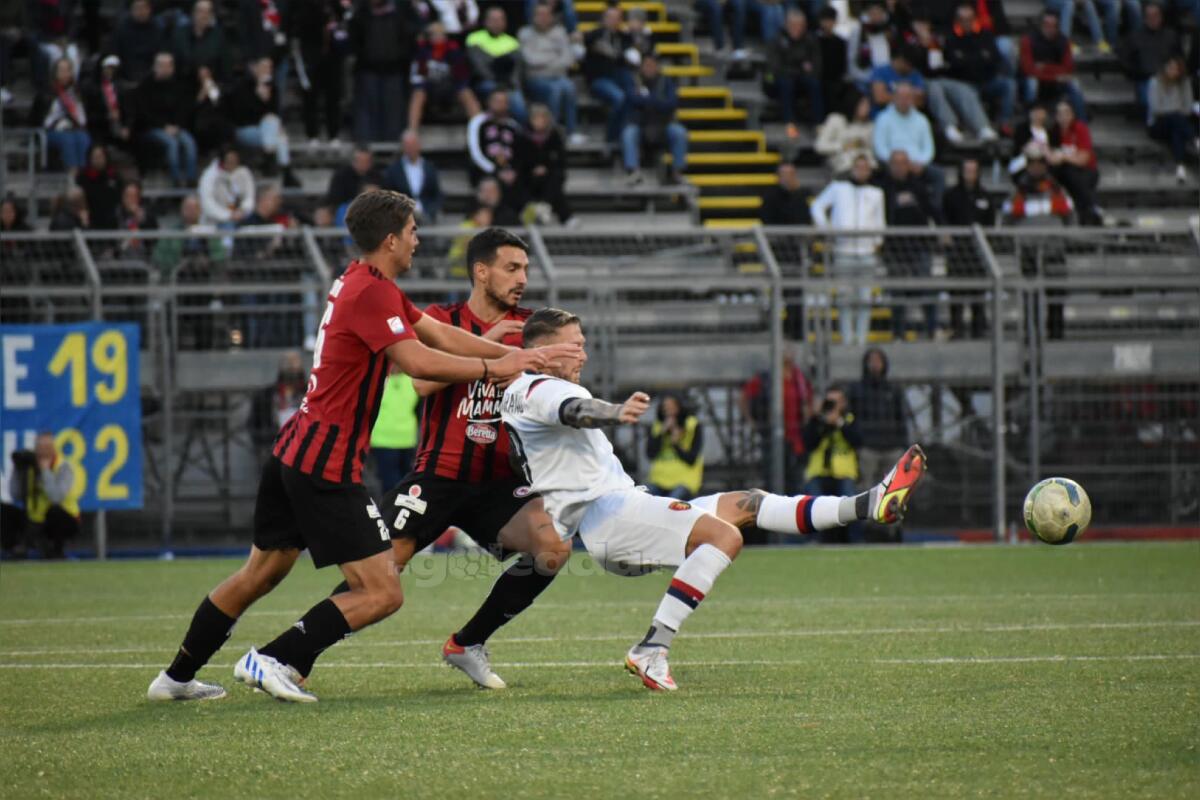 Il Potenza userà maglie in plastica riciclata - Uno scatto di Potenza-Foggia, della stagione 2022-2023. Foto di Luigia Spinelli per lagoleada.it - RIPRODUZIONE RISERVATA