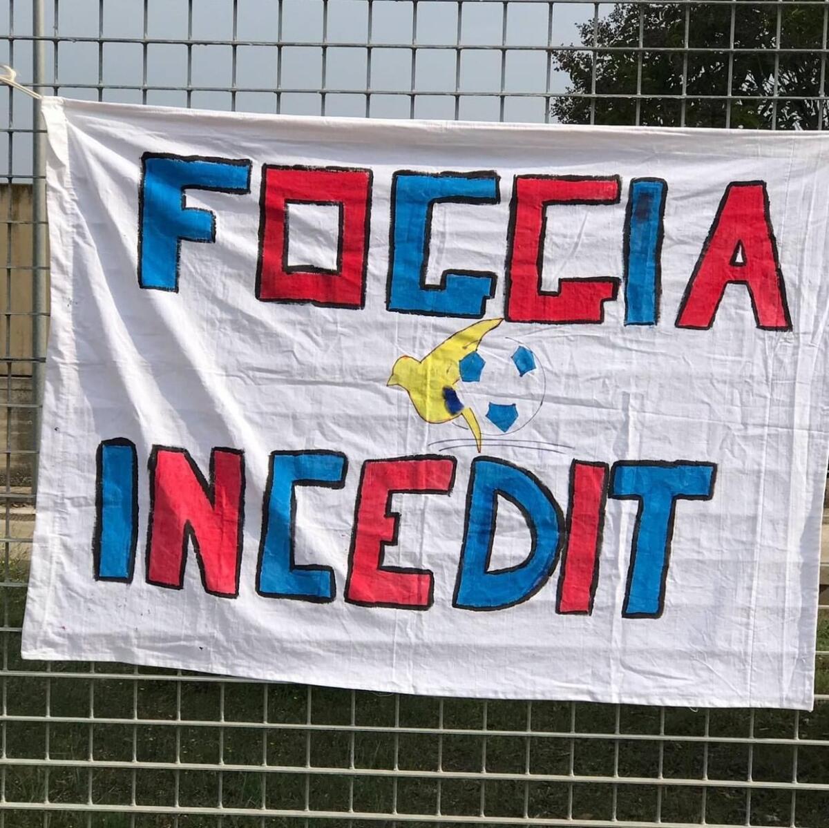 Incedit, l'altro Foggia retrocede in Promozione - Uno striscione del club, crediti: Foggia Incedit 1957