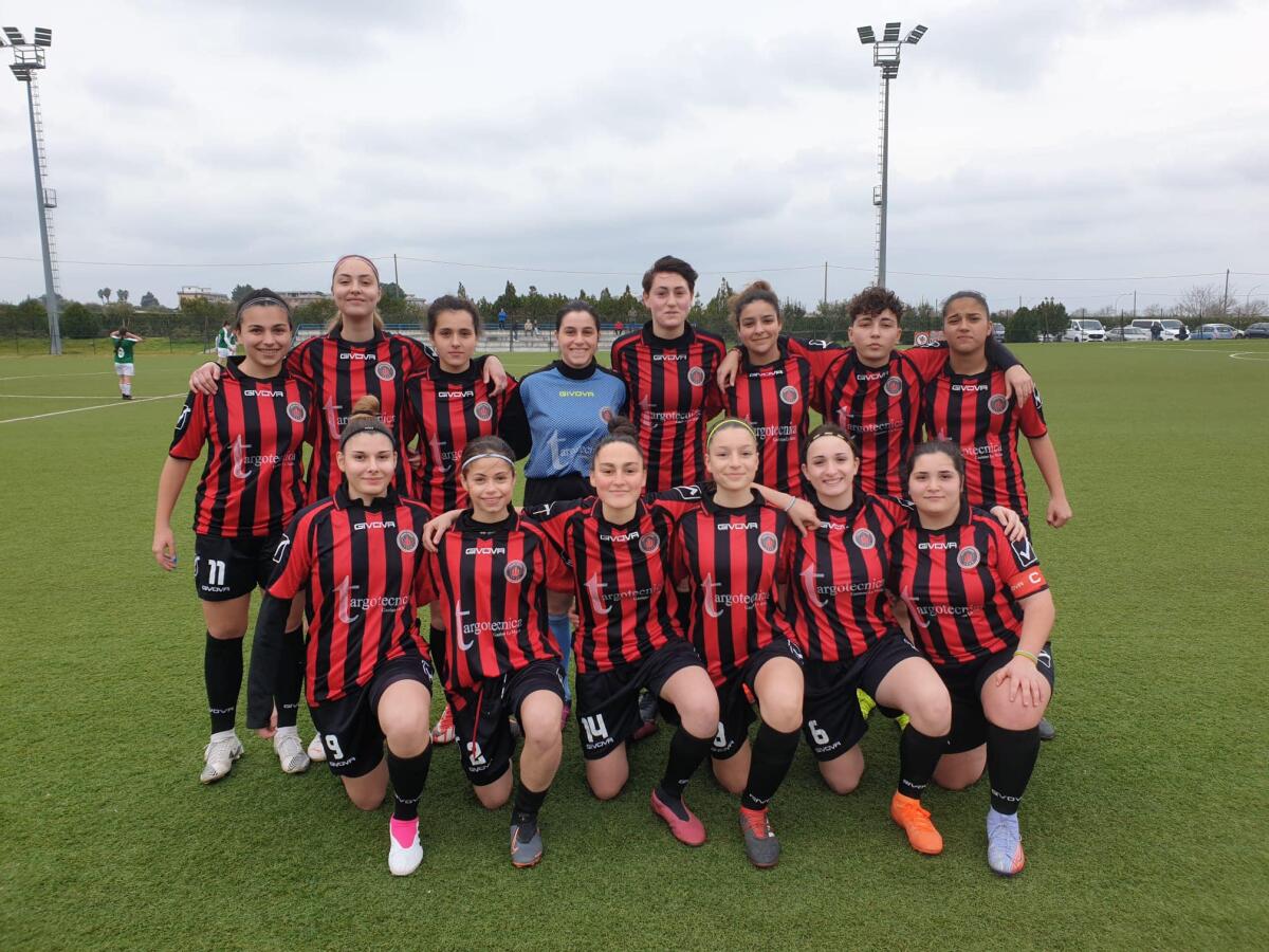 Foggia-Brindisi, le precisazioni del Comune di Troia - Immagine in evidenza: l'Under 17 Femminile Foggia (foto di repertorio) - crediti foto: pagina ufficiale Facebook Calcio Foggia 1920 - Giovanile e Femminile