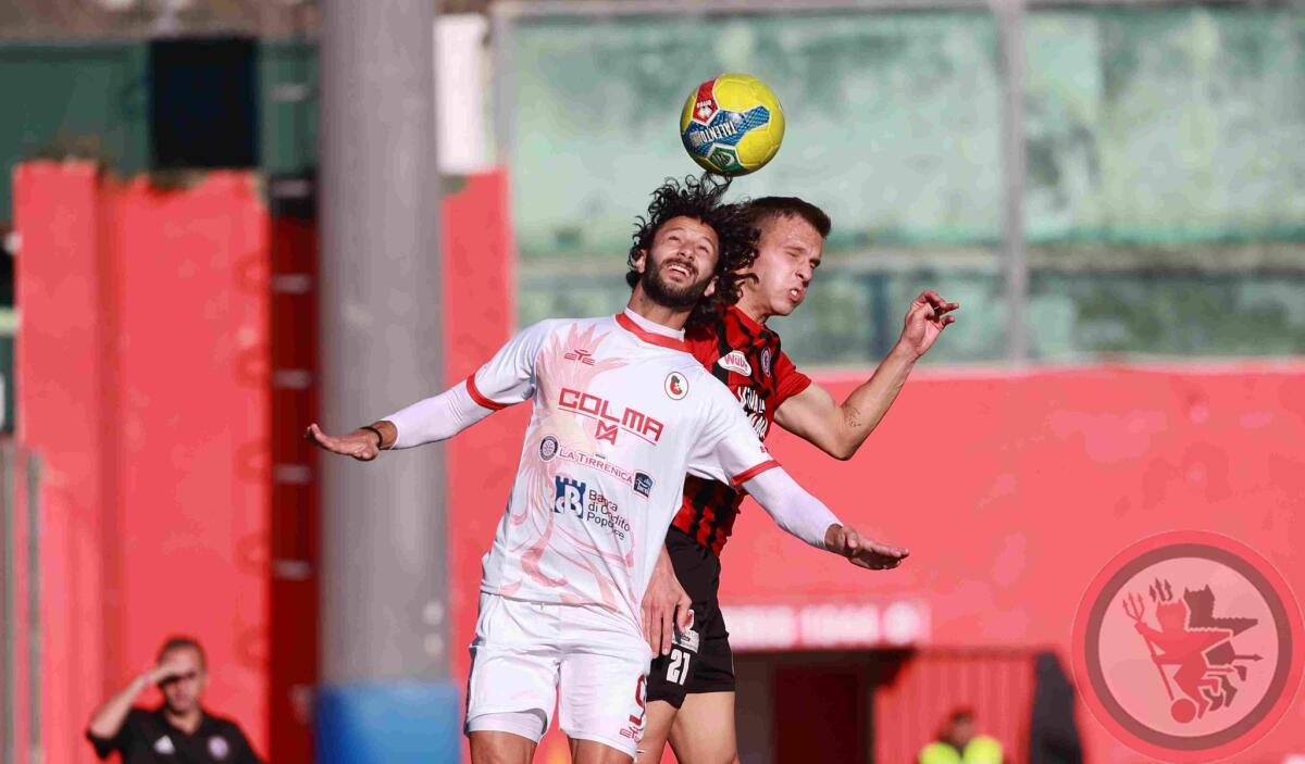 Serie C, chi sarà l'arbitro di Foggia-Turris? - Immagine in evidenza: uno scatto di Turris-Foggia 1-2 (Serie C - girone C 22/23) - crediti foto: Federico Antonellis/Calcio Foggia 1920