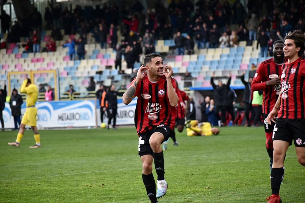 Immagine in evidenza: uno scatto di Foggia-Viterbese (Serie C - girone C 22/23) - crediti: foto di Luigia Spinelli (RIPRODUZIONE RISERVATA)