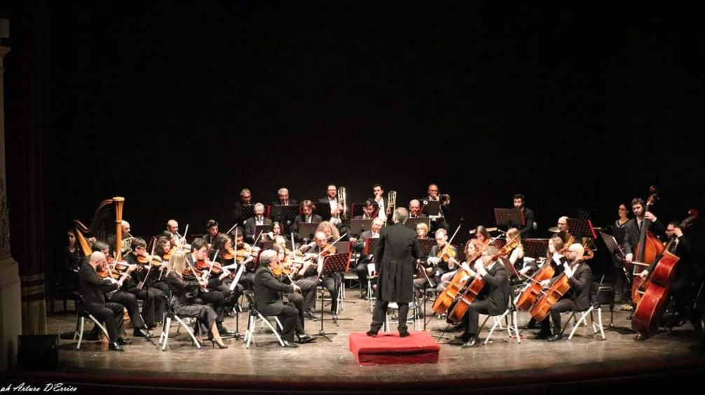 Silvia Mezzanotte in concerto al Giordano di Foggia con Suoni del Sud