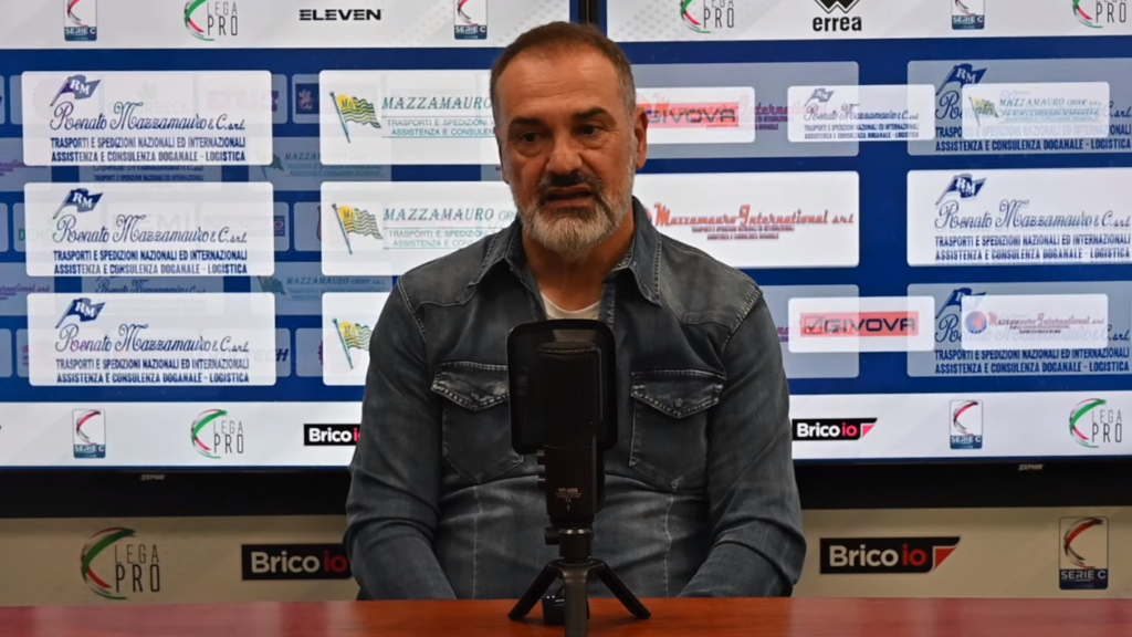 Il tecnico Vincenzo Vivarini, frame da video conferenza stampa US Catanzaro 1929