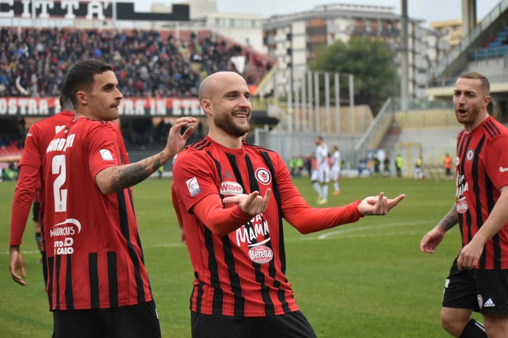 Immagine in evidenza: uno scatto di Foggia-Juve Stabia (Serie C - girone C 22/23) - crediti: foto di Luigia Spinelli (RIPRODUZIONE RISERVATA)