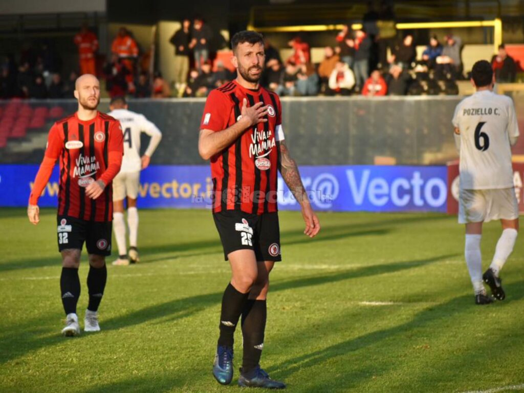 Immagine in evidenza: uno scatto di Foggia-Giugliano (Serie C - girone C 22/23) - crediti: foto di Luigia Spinelli (RIPRODUZIONE RISERVATA)
