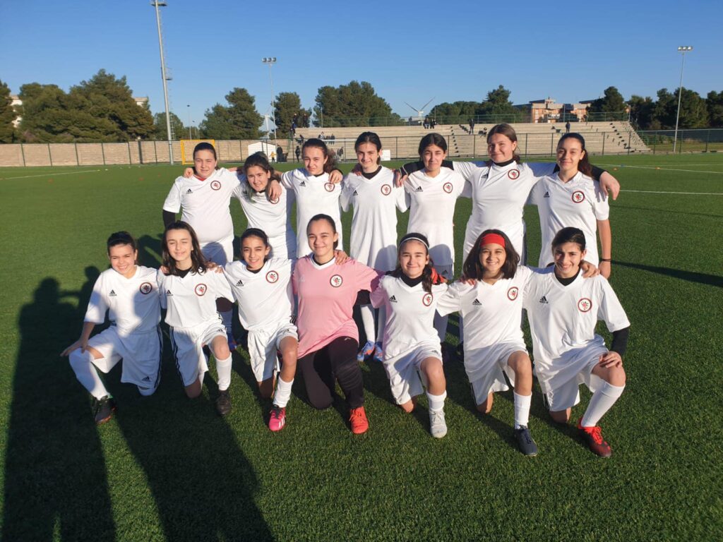 Immagine in evidenza: la formazione Under 12 femminile del Foggia - crediti foto: pagina ufficiale Facebook Calcio Foggia 1920 - Giovanile e Femminile