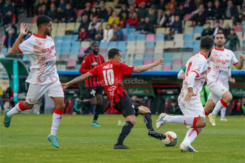 Immagine in evidenza: uno scatto di Foggia-Turris (Serie C - girone C 22/23) - crediti: foto di Mario Marino (RIPRODUZIONE RISERVATA)