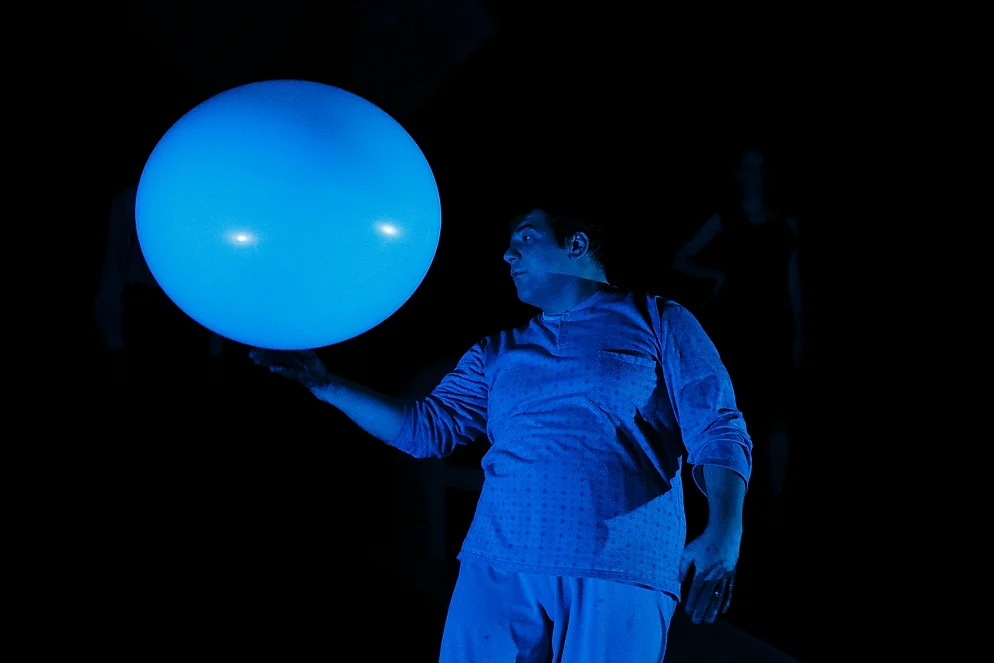 “Il Papà di Dio” al teatro impertinente di Foggia, tra satira e fumetto