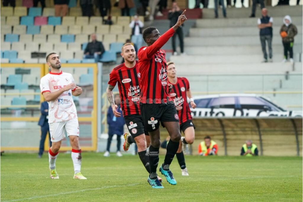 Immagine in evidenza: uno scatto di Foggia-Turris (Serie C - girone C 22/23) - crediti: foto di Mario Marino (RIPRODUZIONE RISERVATA)