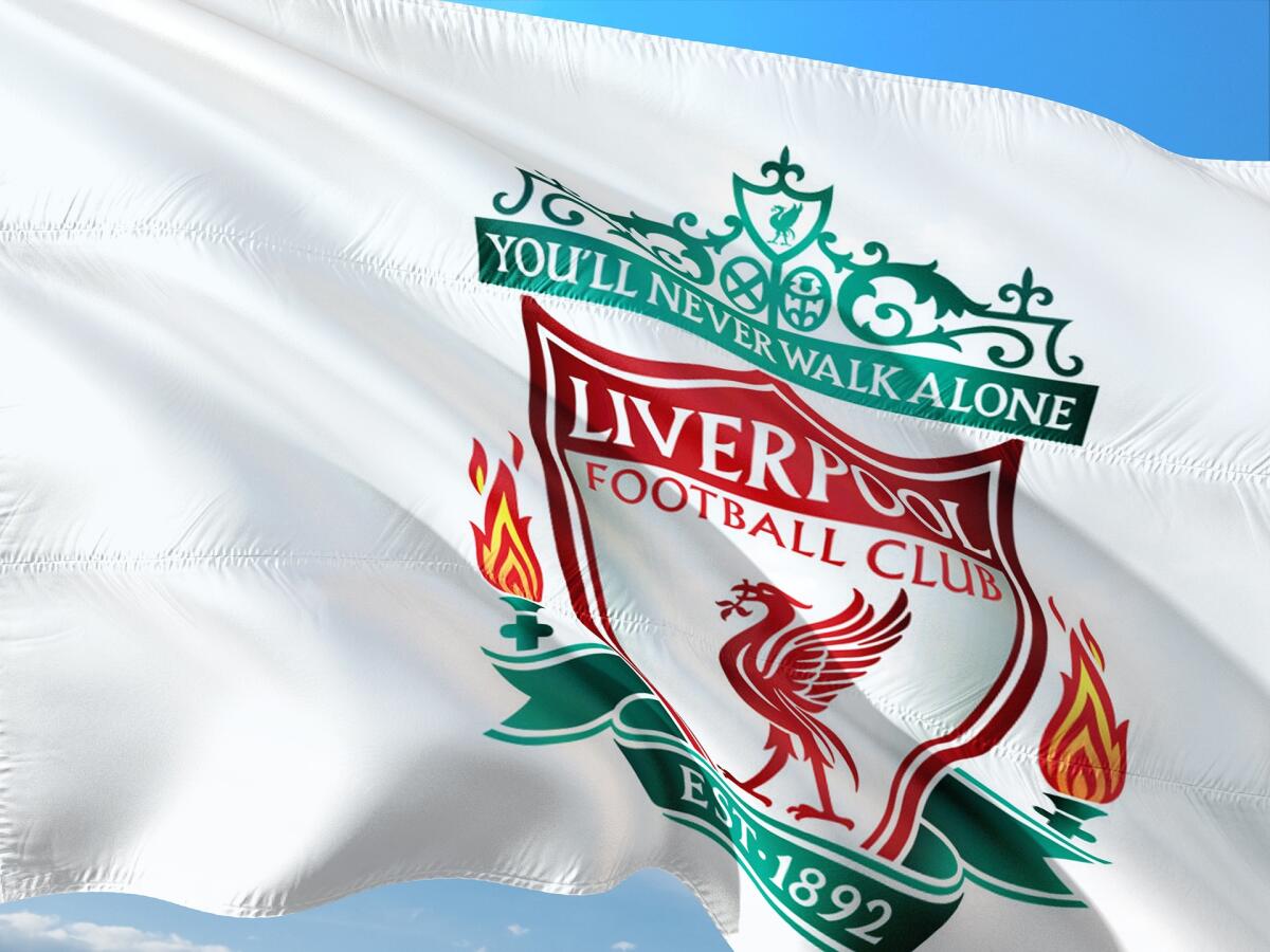 Perché i tifosi del Liverpool hanno fischiato Re Carlo? - 