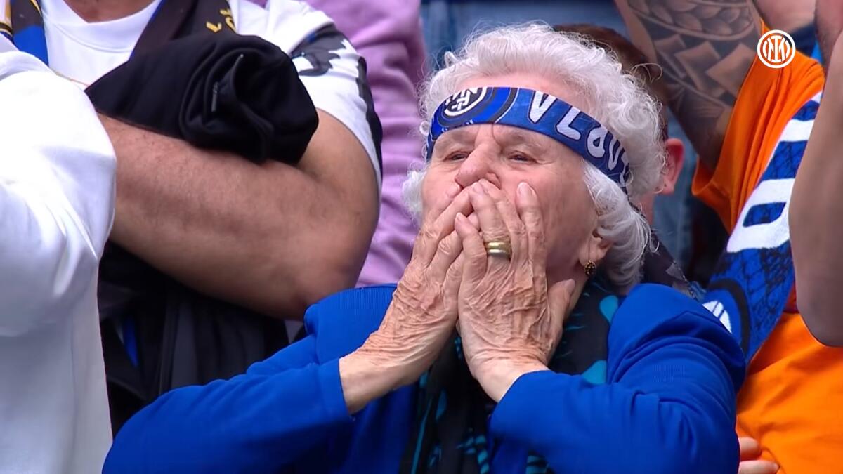 Nonna Giuseppina: "Mio marito tifava Foggia" - Immagine in evidenza: Giuseppina Tricarico, "Nonna Giuseppina" - crediti foto: pagina ufficiale Facebook Inter (frame da video)