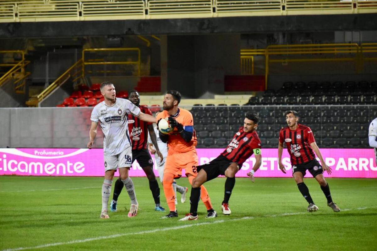 Foggia-Crotone, è già attesa: l'ora del kickoff - Immagine in evidenza: uno scatto di Foggia-Crotone 2-0 (Coppa Italia Serie C 22/23) - crediti: foto di Luigia Spinelli