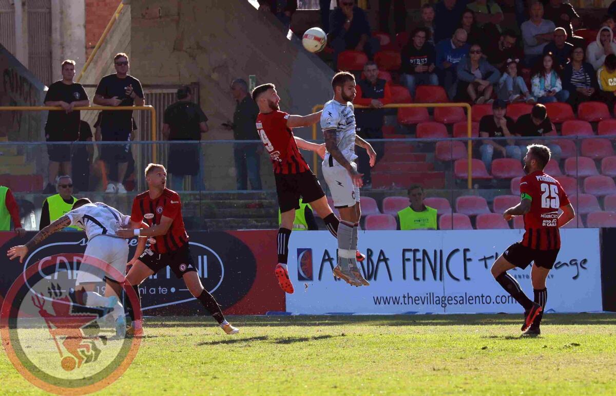 Crotone, l'ex Jeda: "Contro il Foggia partita complicata" - Immagine in evidenza: uno scatto di Foggia-Crotone (Serie C - girone C 22/23) - crediti: foto di Federico Antonellis/Calcio Foggia 1920