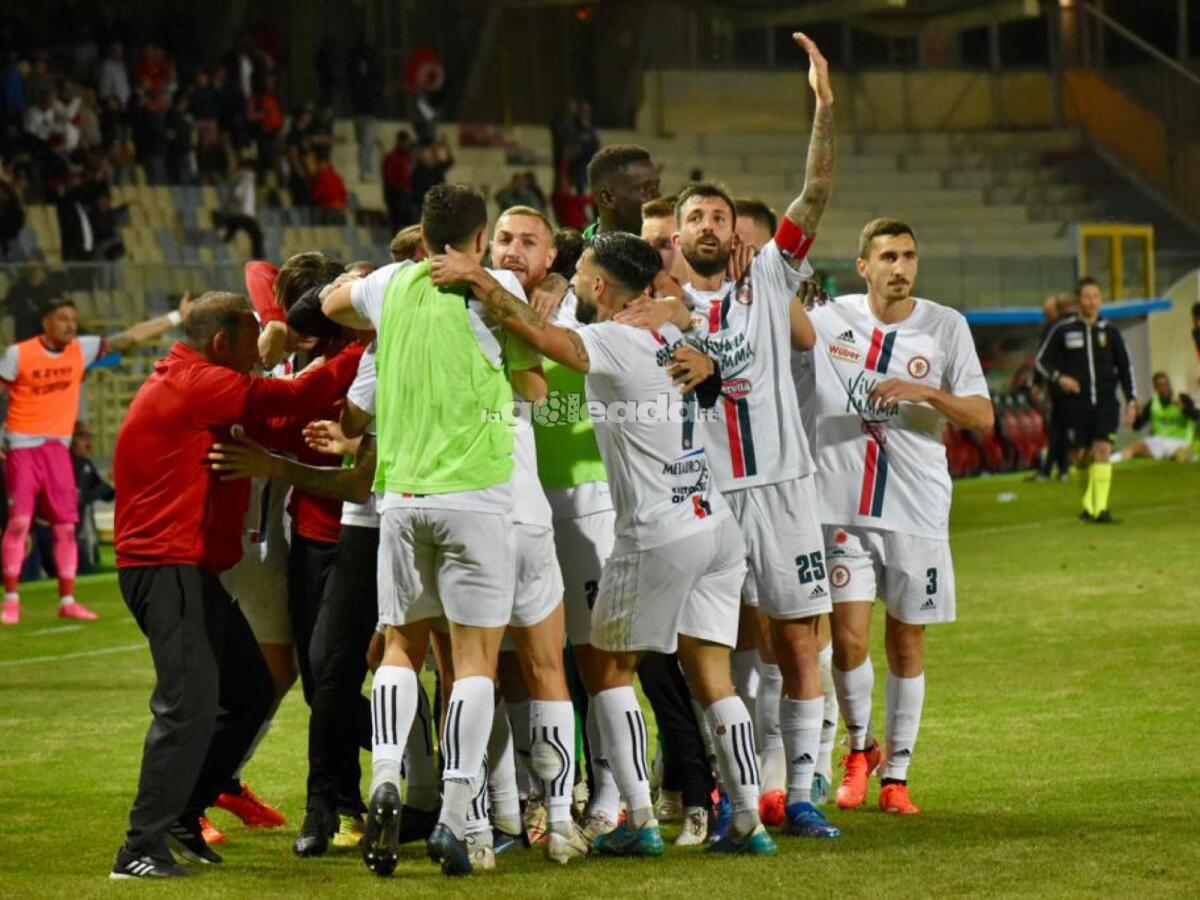 GdS - "Il Foggia ci mette il cuore per difendersi dal Crotone. Stavolta parte in vantaggio" - Immagine in evidenza: uno scatto di Foggia-Crotone (playoff Serie C 2022/23) - crediti: foto di Luigia Spinelli (RIPRODUZIONE VIETATA)