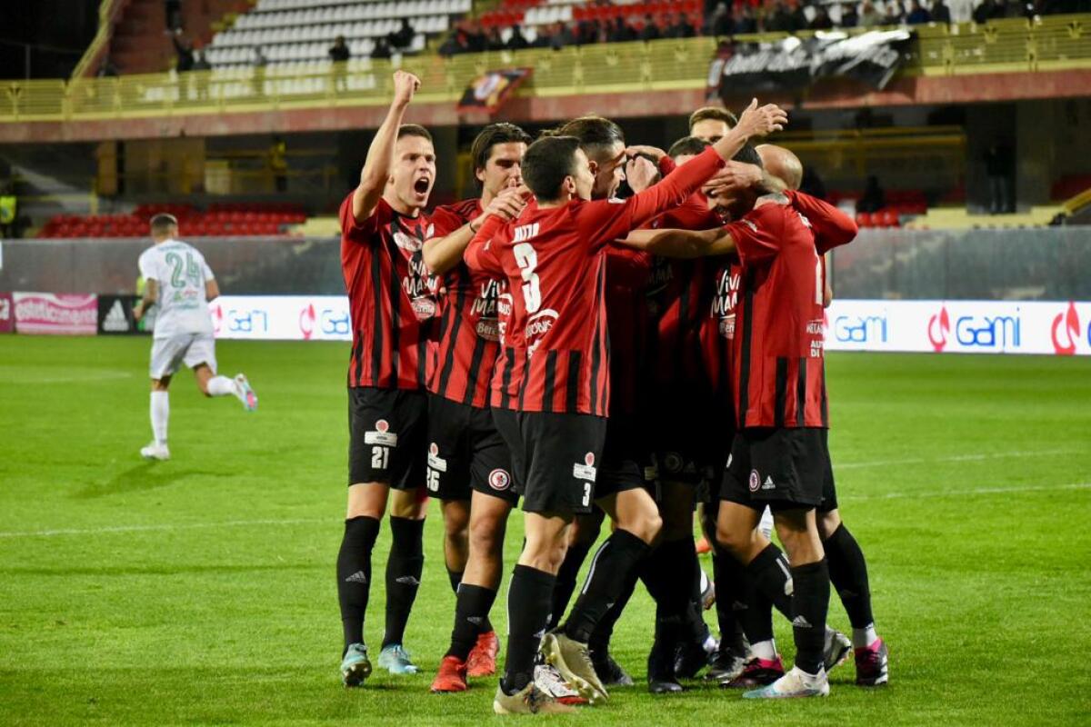 Foggia, è attesa playoff: il popolo rossonero freme - Immagine in evidenza: uno scatto di Foggia-Monopoli (Serie C - girone C 22/23) - crediti: foto di Luigia Spinelli (RIPRODUZIONE RISERVATA)