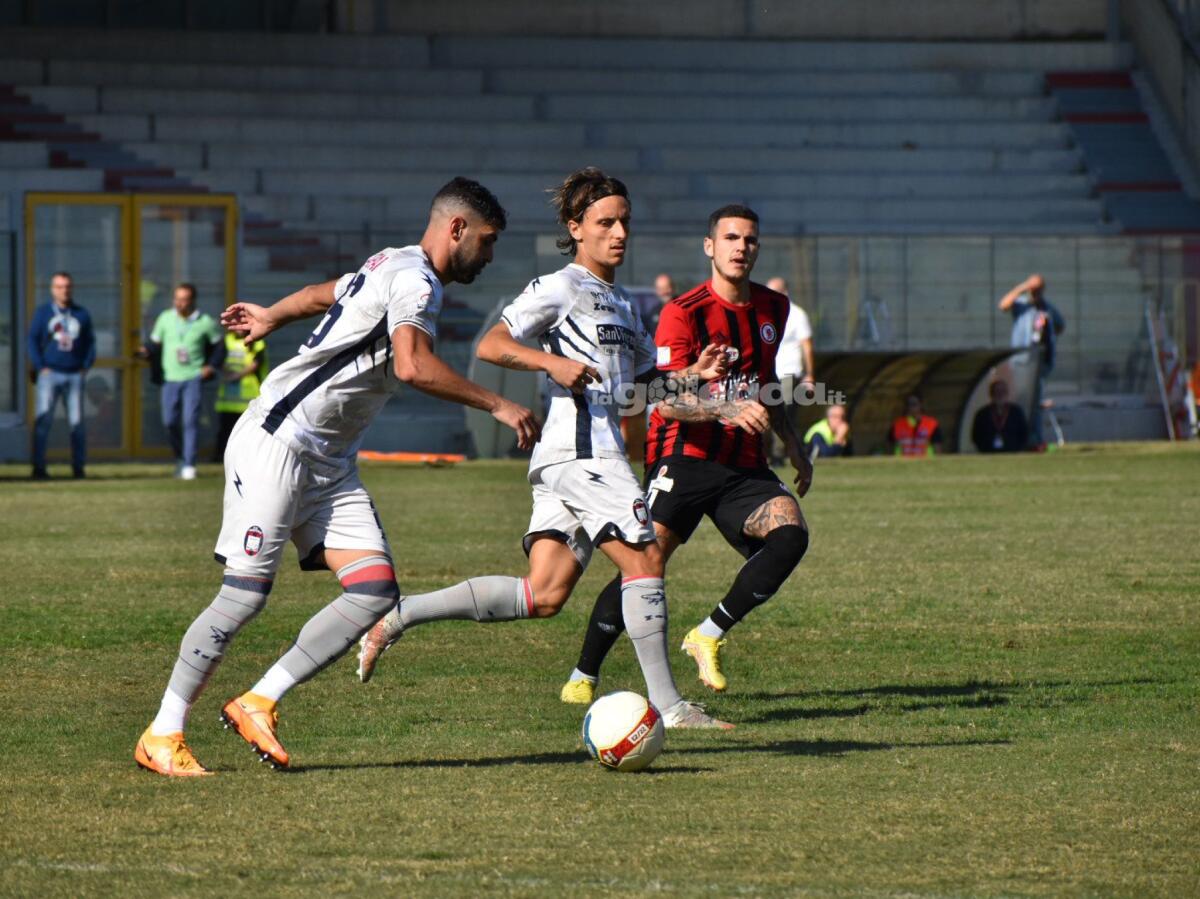 Crotone, Zauli: "Ho piena fiducia in questi ragazzi" - Immagine in evidenza: uno scatto di Foggia-Crotone 1-0 (Serie C - girone C 2022/2023) - crediti: foto di Luigia Spinelli - RIPRODUZIONE VIETATA