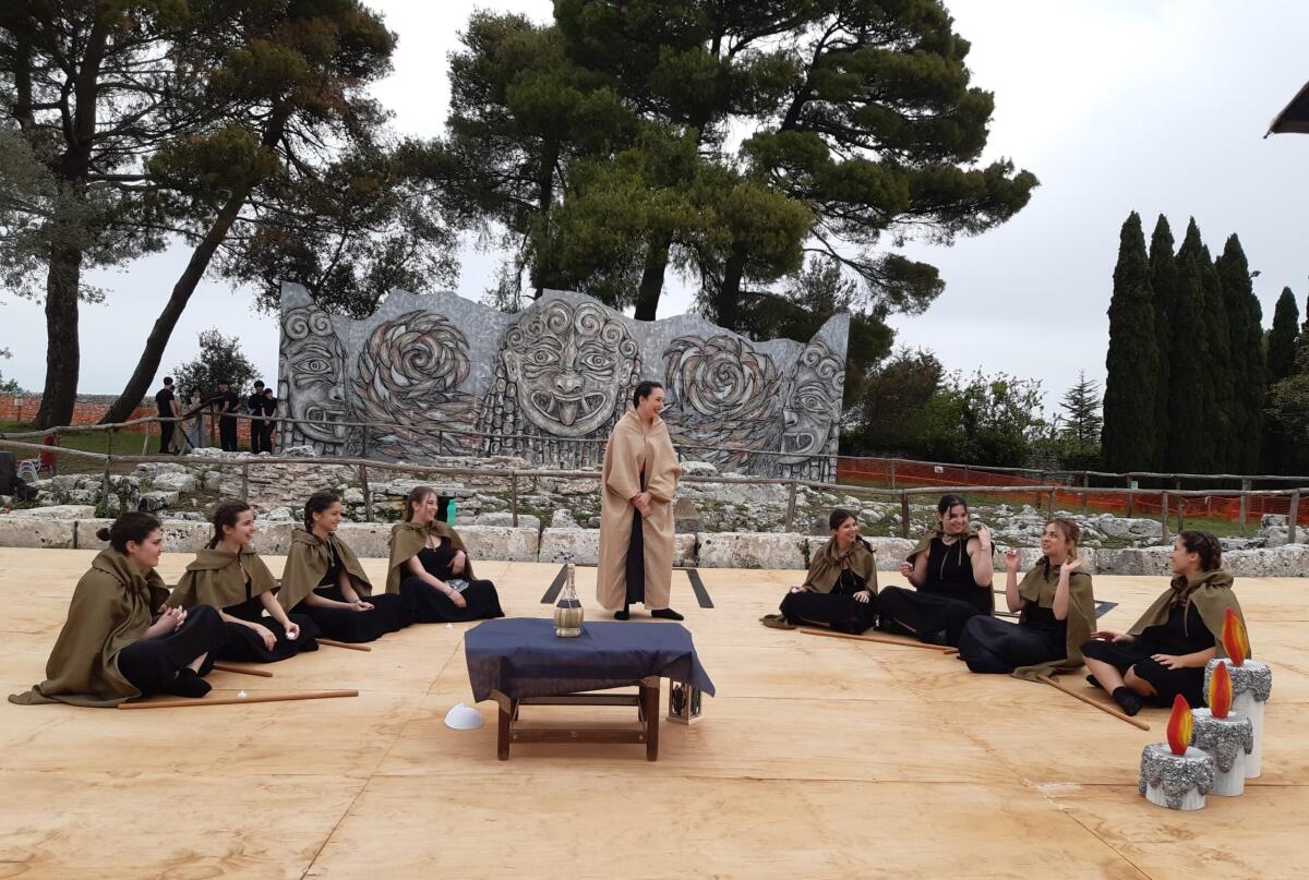 Liceo Volta di Foggia a Siracusa: in scena il teatro classico con le donne di Aristofane - 