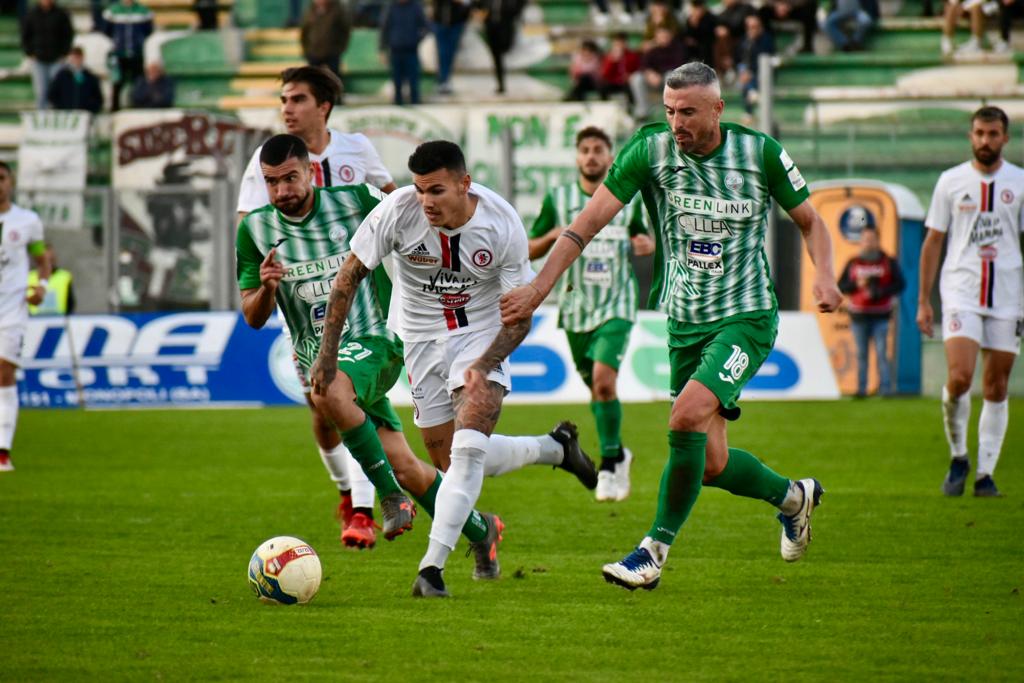 Immagine in evidenza: uno scatto di Monopoli-Foggia 0-2 (Serie C - girone C 2022/23) - crediti: foto di Luigia Spinelli