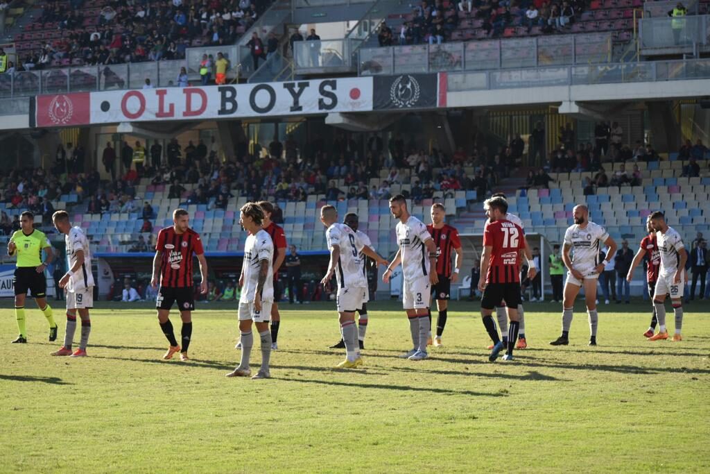 Immagine in evidenza: uno scatto di Foggia-Crotone 1-0 (Serie C - girone C 2022/2023) - crediti: foto di Luigia Spinelli