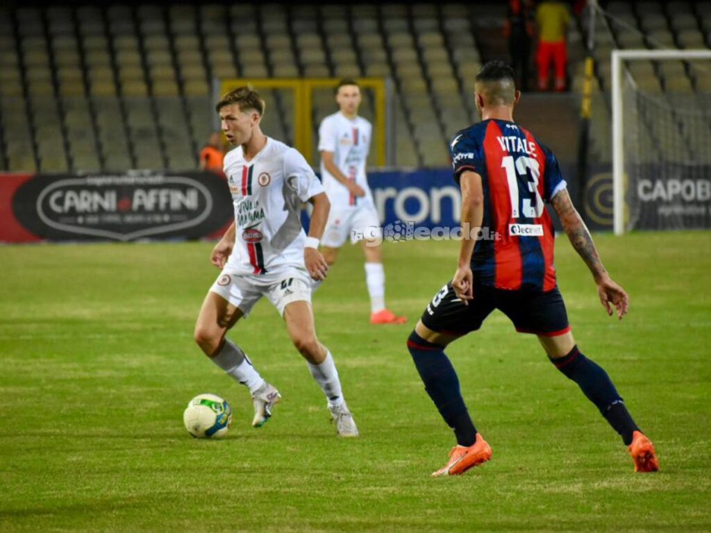 Immagine in evidenza: uno scatto di Foggia-Crotone (playoff Serie C 2022/23) - crediti: foto di Luigia Spinelli (RIPRODUZIONE VIETATA)